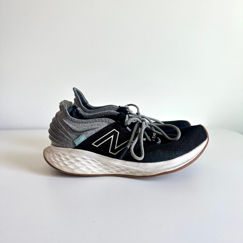 New Balance Fresh Foam Roav Black Grey Running Shoes WROAVBK Men 9 / Women 10.5